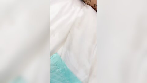 开档丝袜极品奶味小爱激情群P伺候房间里的小哥哥
