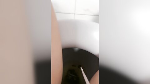极品大奶妹子伺候大哥大鸡巴，深喉草嘴足交，让大哥揉奶抠逼浪叫不止，无套爆草压在身下玩弄，乖巧又听话
