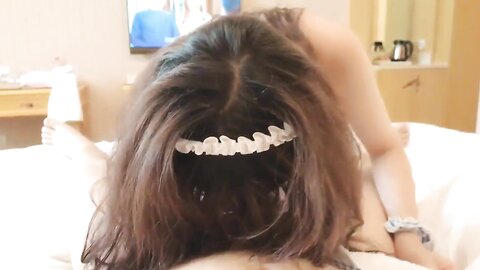 清纯水嫩眼镜妹✅刚放暑假穿上情趣女仆白丝服务金主爸爸，一线天馒头美鲍甚是诱人，年纪轻轻还没做过几次2