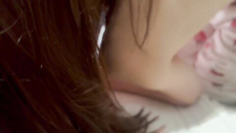 漂亮小女友 身材苗条 鲍鱼粉嫩 被大鸡吧男友无套输出