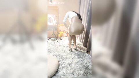 黑白丝姐妹花堪称黑白无常人年轻腿修长逼逼超粉嫩