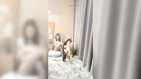 黑白丝姐妹花堪称黑白无常人年轻腿修长逼逼超粉嫩