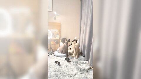 黑白丝姐妹花堪称黑白无常人年轻腿修长逼逼超粉嫩