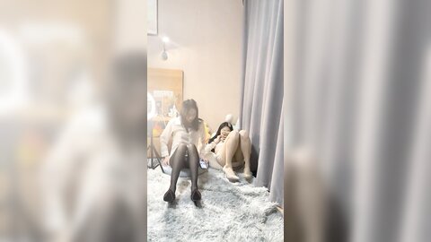 黑白丝姐妹花堪称黑白无常人年轻腿修长逼逼超粉嫩