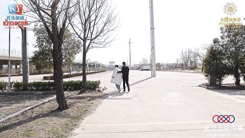 星空传媒XKVP57二百五兄弟嫖娼轮流争抢娘们