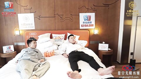 星空传媒XKVP57二百五兄弟嫖娼轮流争抢娘们