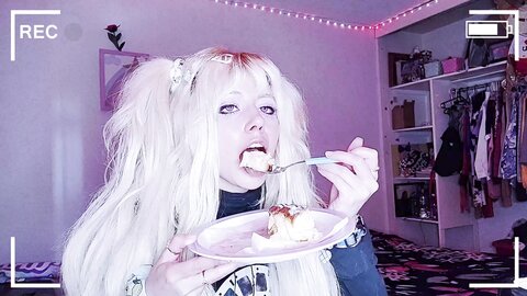 ⋆｡°✩ ˗ˏˋ ☆ ˎˊ˗ Cinnamon Rolls On My Unicorn Plate ⋆｡°✩ ˗ˏˋ ☆ ˎˊ