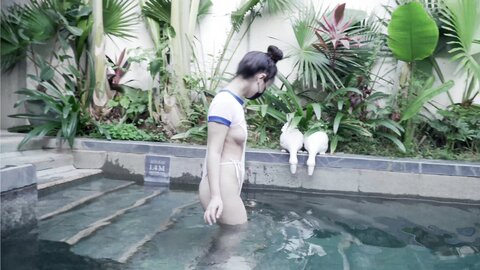 The Female Boss Seduced The Male Subordinate To Teach Her To Swim And