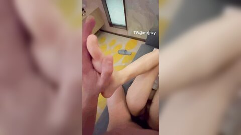 ⚡精致校花级小妹妹刚放假就被大鸡巴爸爸带到酒店啪啪，修长笔直美腿 一线天美鲍嫩穴 一使劲儿感觉就操破了一样