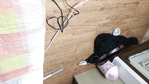 ⚫️⚫️贵在真实无滤镜，小情侣出租房露脸性爱自拍，美女的鲍鱼挺肥阴唇一大一小还黑但是淫水挺多，无套啪啪口爆吞精很刺激