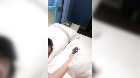 ❤❤比基尼颜值女神，酒店约炮大哥，侧身露穴吃屌，掰开小骚逼，扶着屁股后入，对着镜头表情好骚，正入爆草