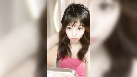❤❤牙套尤物美女小姐姐，粉色包臀裙，脱掉内裤多毛骚逼，特写小穴好湿流白浆，揉搓骚穴，翘起屁股