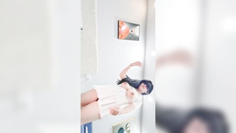 ❤淫荡巨乳嫂子4，一对美乳又大又白，后入猛干，大白奶子直晃动，让人欲罢不能，骑乘位爆草，嫂子欲望很强