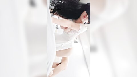 ❤淫荡巨乳嫂子4，一对美乳又大又白，后入猛干，大白奶子直晃动，让人欲罢不能，骑乘位爆草，嫂子欲望很强