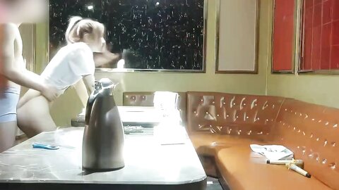 【高清偷拍】小情侣周末没钱开房来Ktv开操 这么放得开全脱了也不怕被服务生偷看