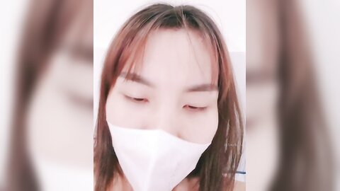 两个黑驴双管齐入【黑人吊毛小萝莉】各种姿势爆操小母狗，一个操穴一个爆菊，表情痛苦眼睛都睁不开了！