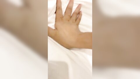 大奶女友 啊啊老公操我骚逼 在家爱爱 被大鸡吧男友无套输出 上位骑乘边操边喷 奶子哗哗 射了满满一奶子