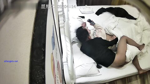 安防酒店偷拍❤️少妇老公出差凌晨约炮单位帅哥被口爆各种姿势草一遍还不满足