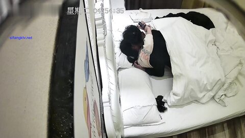 安防酒店偷拍❤️少妇老公出差凌晨约炮单位帅哥被口爆各种姿势草一遍还不满足
