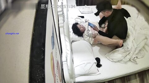 安防酒店偷拍❤️少妇老公出差凌晨约炮单位帅哥被口爆各种姿势草一遍还不满足
