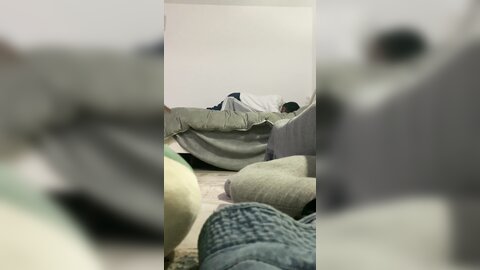 平头哥单身宿舍约炮极品身材的粉嫩小女友❤️各种姿势啪啪完美露脸