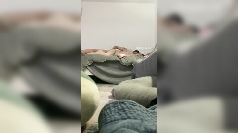 平头哥单身宿舍约炮极品身材的粉嫩小女友❤️各种姿势啪啪完美露脸