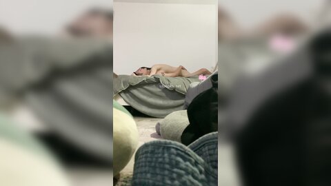 平头哥单身宿舍约炮极品身材的粉嫩小女友❤️各种姿势啪啪完美露脸