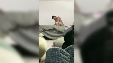 平头哥单身宿舍约炮极品身材的粉嫩小女友❤️各种姿势啪啪完美露脸