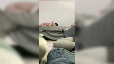 平头哥单身宿舍约炮极品身材的粉嫩小女友❤️各种姿势啪啪完美露脸
