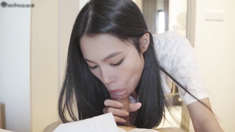 开裆黑丝大奶美女吃鸡啪啪 菊花塞着肛塞 在家被小哥哥无套输出 内射 尿尿狂喷 爽叫连连