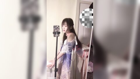 极品艺校舞蹈系女神✅土豪榜一大哥视角，表面一本正经的直播，看不到的视角下翘起小翘臀让大哥操小骚逼