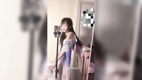 极品艺校舞蹈系女神✅土豪榜一大哥视角，表面一本正经的直播，看不到的视角下翘起小翘臀让大哥操小骚逼