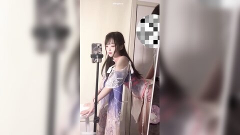 极品艺校舞蹈系女神✅土豪榜一大哥视角，表面一本正经的直播，看不到的视角下翘起小翘臀让大哥操小骚逼