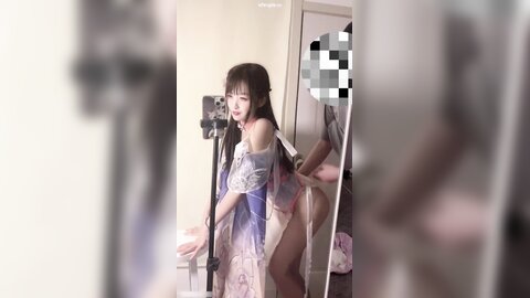 极品艺校舞蹈系女神✅土豪榜一大哥视角，表面一本正经的直播，看不到的视角下翘起小翘臀让大哥操小骚逼
