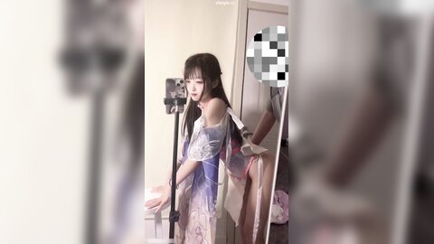 极品艺校舞蹈系女神✅土豪榜一大哥视角，表面一本正经的直播，看不到的视角下翘起小翘臀让大哥操小骚逼