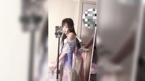 极品艺校舞蹈系女神✅土豪榜一大哥视角，表面一本正经的直播，看不到的视角下翘起小翘臀让大哥操小骚逼