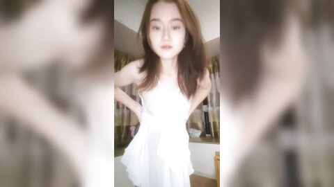 温柔妩媚娘露脸黑丝诱惑大秀直播用小嘴伺候大哥的大鸡巴， 无毛白虎蝴蝶逼，各种舔鸡巴射她嘴里，看着好骚
