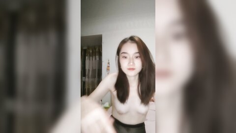 温柔妩媚娘露脸黑丝诱惑大秀直播用小嘴伺候大哥的大鸡巴， 无毛白虎蝴蝶逼，各种舔鸡巴射她嘴里，看着好骚