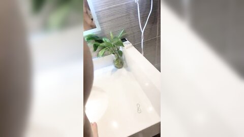 漂亮大奶小女友 快点你给我马上 插进来吧 我要爸爸 身材丰满 骚逼抠的受不了 无套输出操出白浆 卫生间
