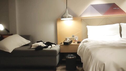 漂亮黑网丝小少妇 太亮了没有情调 啊用力好多水 太能搞了你老婆很性福 被大哥从床上操到沙发 浪叫不停