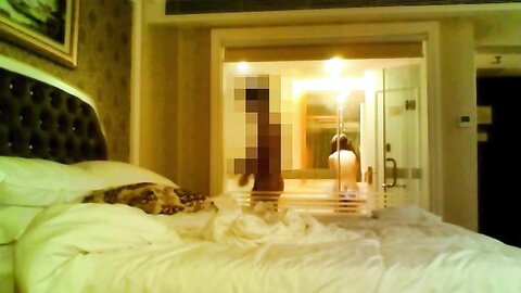 笑起来很甜的水手服学生妹，又纯又欲 小闷骚型，刚放假就被金主爸爸带到酒店啪啪，在学校是女神 在爸爸面前是小母狗