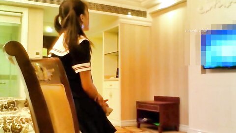 笑起来很甜的水手服学生妹，又纯又欲 小闷骚型，刚放假就被金主爸爸带到酒店啪啪，在学校是女神 在爸爸面前是小母狗