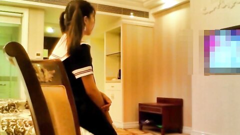 笑起来很甜的水手服学生妹，又纯又欲 小闷骚型，刚放假就被金主爸爸带到酒店啪啪，在学校是女神 在爸爸面前是小母狗