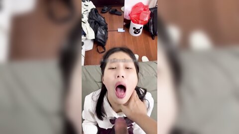 调教Jk肉丝小母狗 今天骚逼怎么这么湿啊 被爸爸操的 深喉吃鸡牙齿刮到弟弟直接一嘴巴 把小狗的骚穴灌满精液