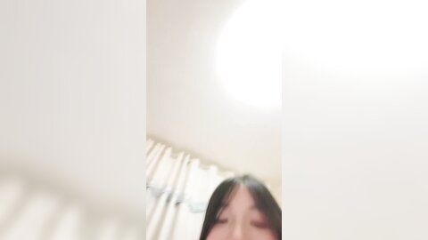 风骚妹子下海穿上情趣装诱惑狼友，听指挥玩弄逼逼给床上大哥口交大鸡巴深喉，互动撩骚淫语不断激情上位爆草