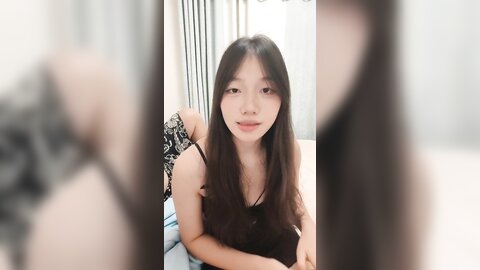 风骚妹子下海穿上情趣装诱惑狼友，听指挥玩弄逼逼给床上大哥口交大鸡巴深喉，互动撩骚淫语不断激情上位爆草