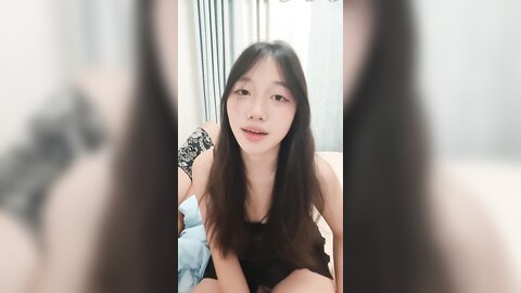风骚妹子下海穿上情趣装诱惑狼友，听指挥玩弄逼逼给床上大哥口交大鸡巴深喉，互动撩骚淫语不断激情上位爆草