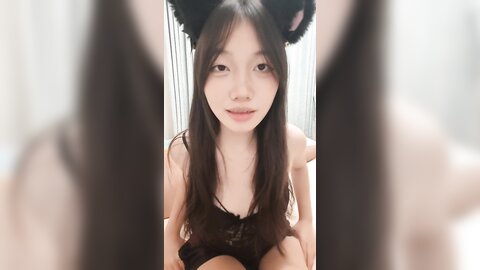 风骚妹子下海穿上情趣装诱惑狼友，听指挥玩弄逼逼给床上大哥口交大鸡巴深喉，互动撩骚淫语不断激情上位爆草