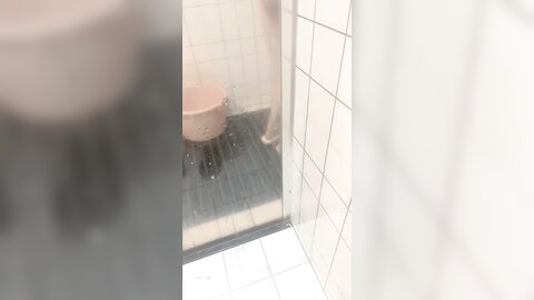 高颜美眉 好久没做了好舒服射快一点你好棒小骚逼里的水为你流的 哦草你这样我很容易射 被小哥无套输出