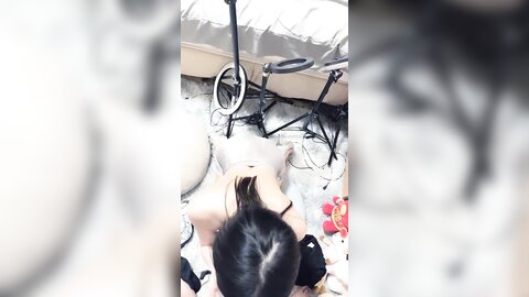 高颜美眉 好久没做了好舒服射快一点你好棒小骚逼里的水为你流的 哦草你这样我很容易射 被小哥无套输出